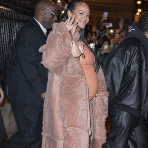 Wird es ein Mädchen? Rihanna shoppt fleißig Babykleidung