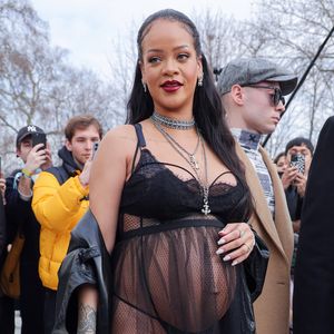 In Dessous auf der Straße! So sexy zeigt Rihanna Babybauch