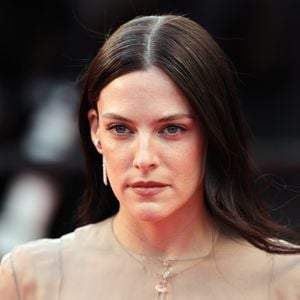 Riley Keough umgeht Cannes-Dresscode mit transparentem Kleid