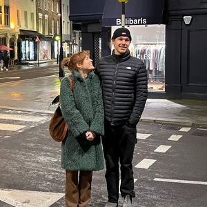 Süße Familie: Riley Keough mit ihrem Baby und Mann unterwegs