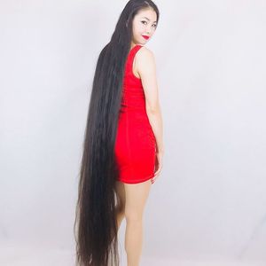 1,90 Meter lang: Japanisches Model schneidet Haare nicht