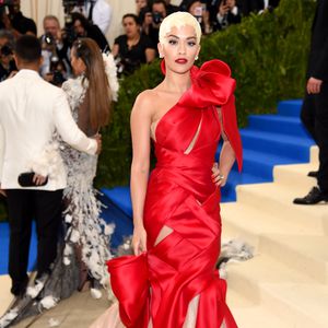 Party all night! Rita Ora als hippe Putzfrau in Berlin!