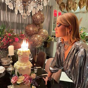 Rita Ora: So glamourös feiert sie 30. Geburtstag – zu Hause