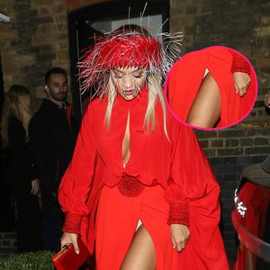 Slip-Blitzer und Kopfschmuck: Fashion-Fail bei Rita Ora?