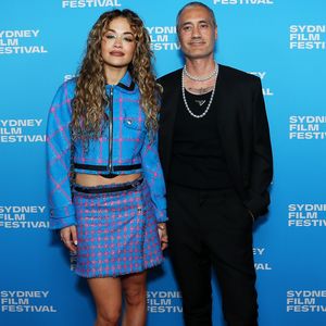 Erster Jahrestag: Rita Ora und Taika zeigen Hochzeitsfotos