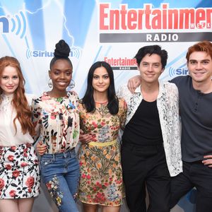 Endlich offiziell: "Riverdale"-Stars als Paar bei Met Gala