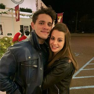 "Riverdale"-Stars sind zu Casey Cotts Hochzeit eingeladen