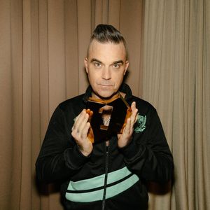 Robbie Williams' Tochter Teddy schreibt schon eigene Songs
