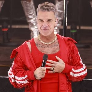 Robbie Williams erobert die Charts mit neuem Album "Britpop"