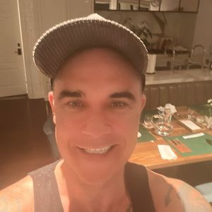 "Ich liebe sie": Robbie Williams investiert in neue Zähne
