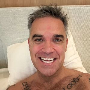 Robbie Williams' verlorener Zahn lässt Frau Ayda lachen