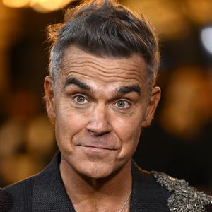 "So früh?": Robbie Williams in Gelsenkirchen mit BH beworfen
