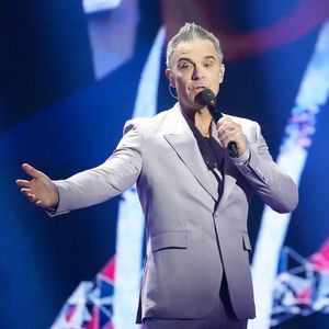 Out Now: Robbie Williams droppt neues Album "Britpop"