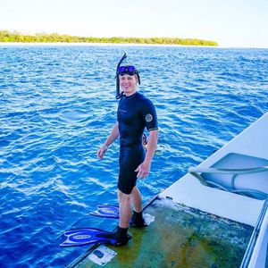 Nach Rochen-Tod des Vaters: Robert Irwin schwimmt mit ihnen!