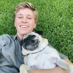 Papa Steve als Vorbild: Robert Irwin überzeugt beim Surfen