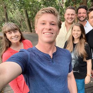 "Gute Zeiten": Robert Irwin postet Strahle-Foto mit Familie