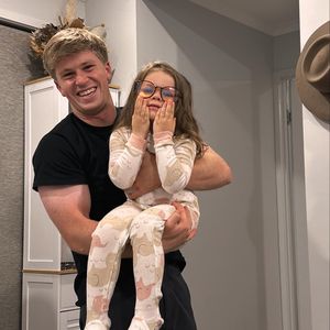 So sehr liebt Robert Irwin seine Rolle als Onkel von Grace