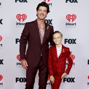 Putzig: Robin Thicke posiert mit Sohn (11) auf Red Carpet