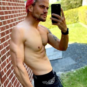 Nach 1.770-Kilometer-Lauf: Rocco Stark zeigt seinen Body!