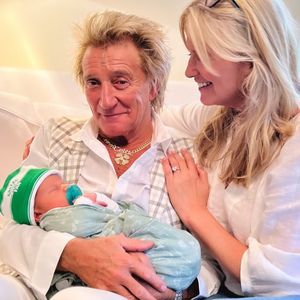 Rod Stewart hat zum ersten Mal seine Enkelsöhne getroffen!