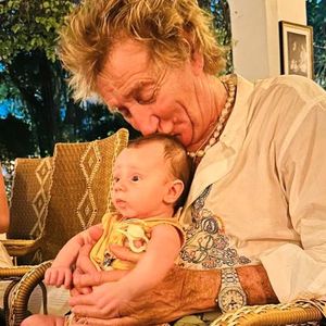 Rod Stewart bringt seine Baby-Enkelsöhne mit auf die Bühne!