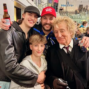 Seltene Einblicke: Rod Stewart teilt Foto mit drei Söhnen