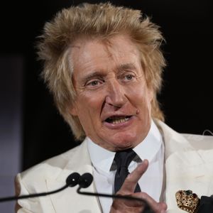 Prösterchen: Rod Stewart lallt sich durch Live-Interview