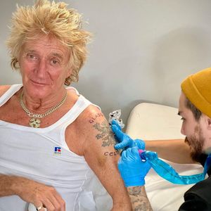 Großer Fan: Rod Stewart lässt sich Fußball-Tattoo stechen!