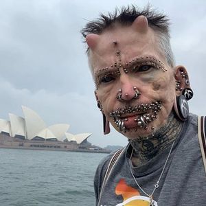 Einreiseverbot! Dieser Bling-King wurde für Teufel gehalten