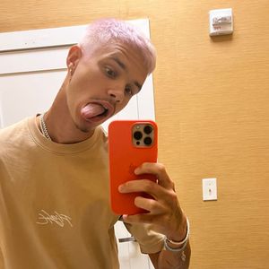 Top oder Flop? Romeo Beckham zeigt pastellfarbene Haare
