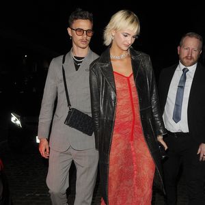 Vertraute Fotos: Sind Romeo Beckham und Mia wieder zusammen?