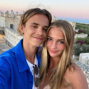 Romeo Beckham teilt ein neues Pärchenbild mit Freundin Mia!