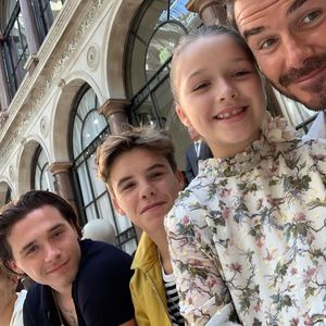Vic Beckhams Fashionshow: So unterstützt sie ihre Familie!