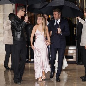 So erwachsen: Harper Beckham strahlt an Papa Davids Seite