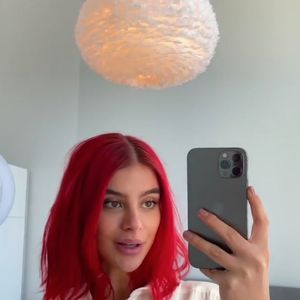 Knallrote Haare: So kommt Romina mit GNTM-Umstyling klar!
