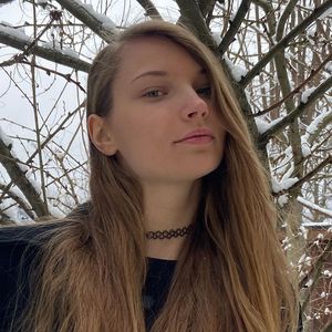 Wegen Seitenscheitel: GNTM-Romy bekommt viel Hate im Netz!