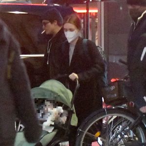 Rooney Mara und Joaquin Phoenix mit Baby in Paris unterwegs