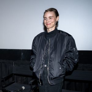 Ohne Joaquin: Schwangere Rooney Mara spaziert in Kalifornien