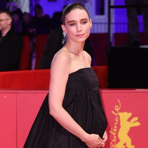 Neue Fotos: Rooney Mara zeigt ihren wachsenden Babybauch