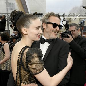Selten süß! Hier turtelt Oscar-Gewinner Joaquin mit Rooney