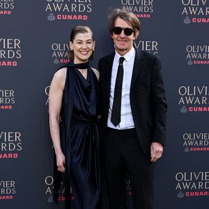 Immer für die Kids da: Rosamund Pike lobt ihren Freund Robie