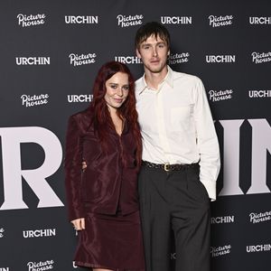 Harris Dickinson heiratet wohl heimlich Sängerin Rose Gray