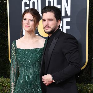 "Seine Verantwortung": Rose offen über Kit Haringtons Sucht