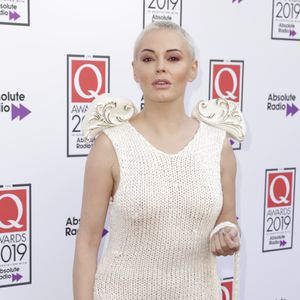Blonder Bob: Rose McGowan endlich ohne Hut
