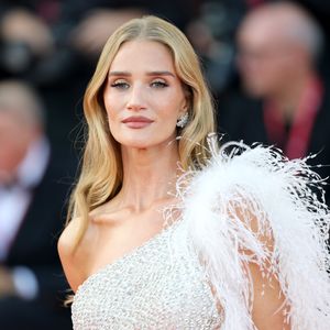 Rosie Huntington-Whiteley zeigt seltene Familienmomente