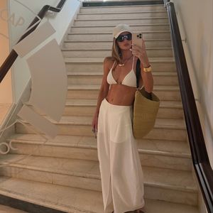 Rosie Huntington-Whiteley zeigt ihre Bauchmuskeln in Antibes