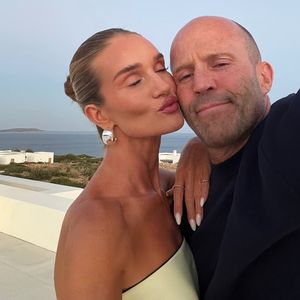 Rosie und Jason Statham turteln im Griechenland-Urlaub