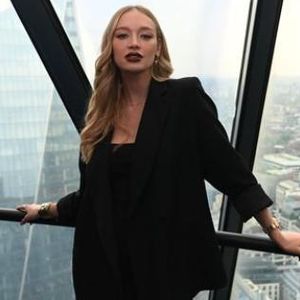 Nach Baby-News: Jack Whitehalls Freundin Roxy posiert happy