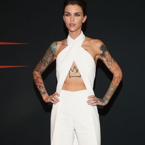 Style-Chamäleon: Ruby Rose mal ganz ladylike im Kleid?