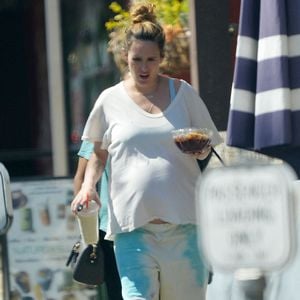 Nach heißem Shooting: Rumer Willis spaziert im Schlabberlook
